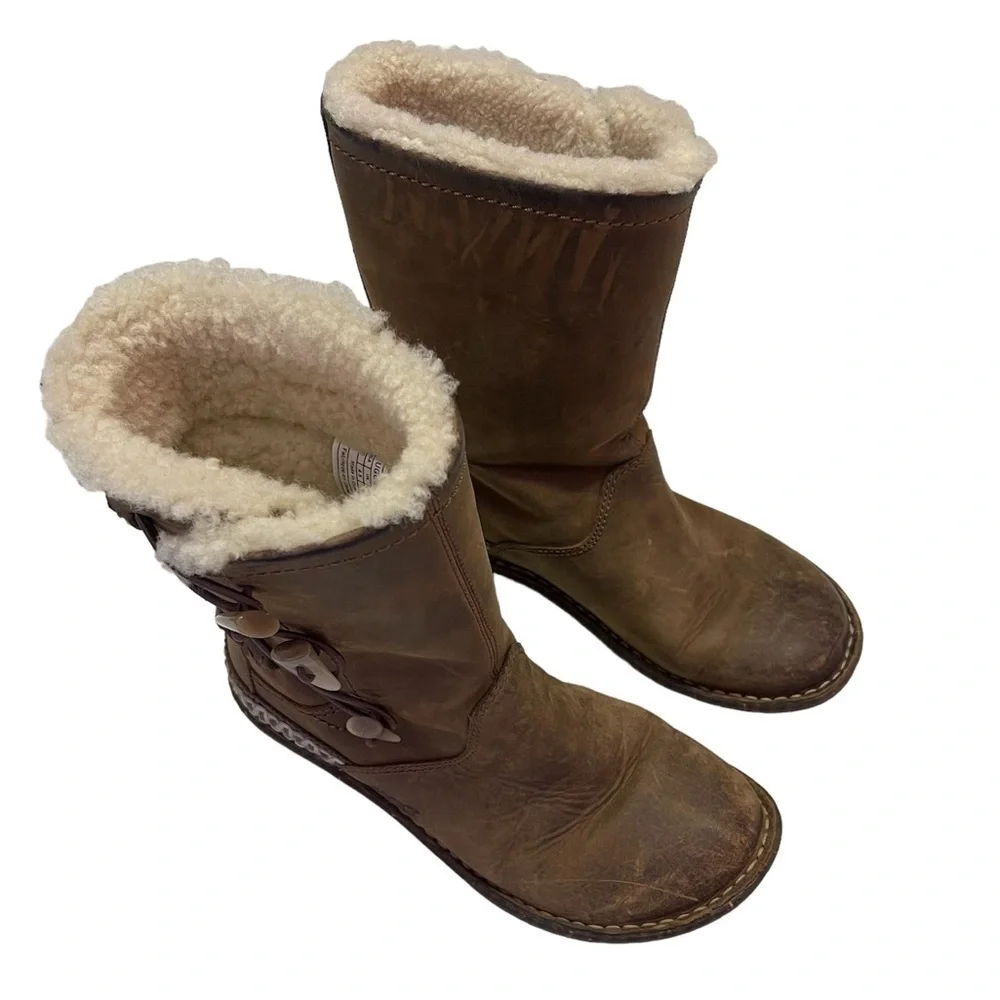 Ugg Kona Boots Chestnut Suede Leather Shearling Sheepskin Lined Toggle size 6